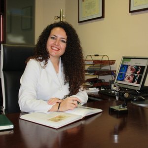 La Dra. Marta Abad Collado en su despacho de Laboratorios MABAD